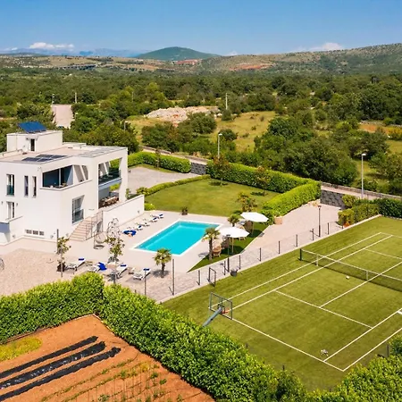 Marijeta Exclusive 5 Star With 50sqm Private Pool, 6 Bedrooms And Playroom Spalato