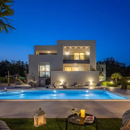 Marijeta Exclusive 5 Star With 50sqm Private Pool, 6 Bedrooms And Playroom * Spalato