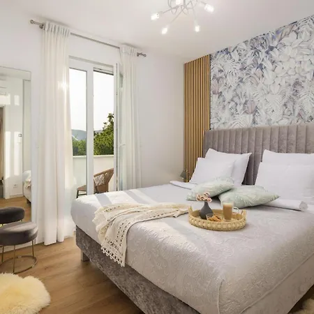 Marijeta Exclusive 5 Star With 50sqm Private Pool, 6 Bedrooms And Playroom Spalato